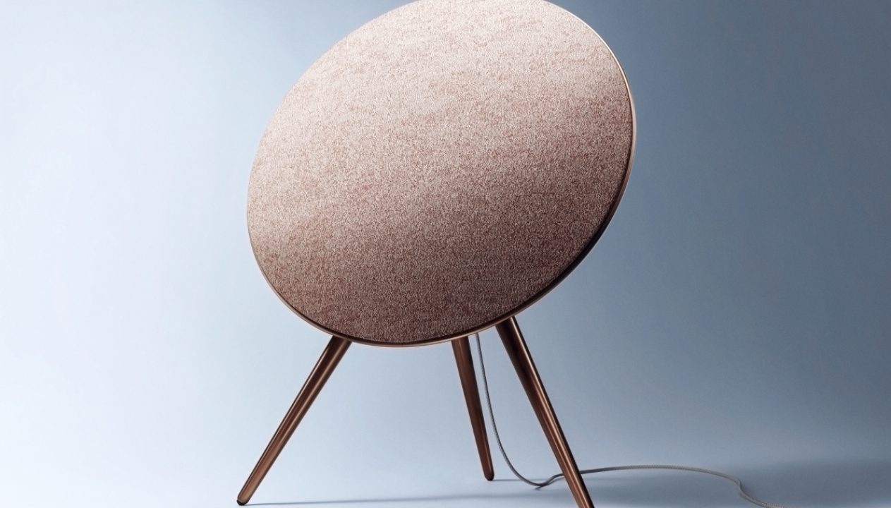 BANG & OLUFSEN ПРЕДСТАВЯ BEOSOUND A9 В ЦВЯТ SIENNA BROWN С НОВА ПЕРСОНАЛИЗИРАНА ДАМАСКА WOOLSCAPE ОТ KVADRAT