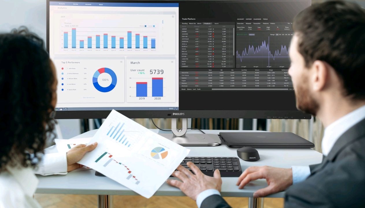 Philips Monitors пуска 34B2U5900C с двоен режим за гъвкави работни процеси