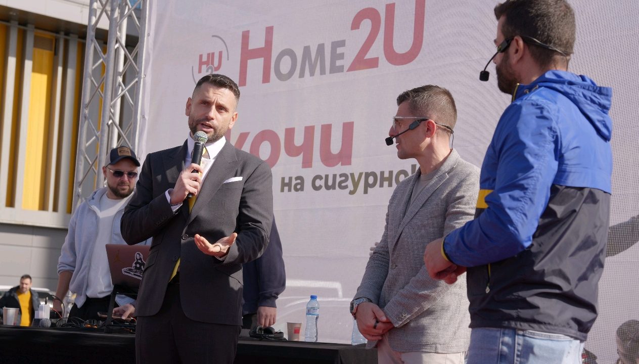 „Скочи на сигурно!“: Home2U предложи 30 скока с бънджи от кран като част от своята програма на професионална реализация